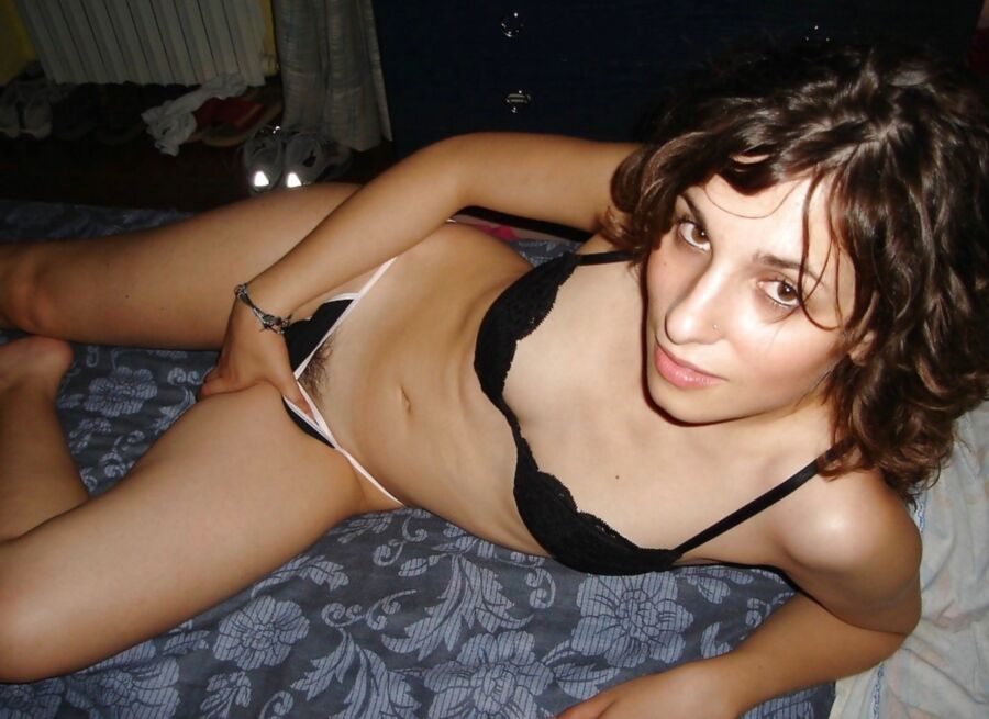 Free porn pics of Pretty amateur brunette 1 of 36 pics