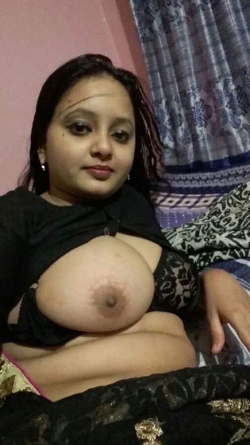 Free porn pics of Indian aunty 12 of 31 pics