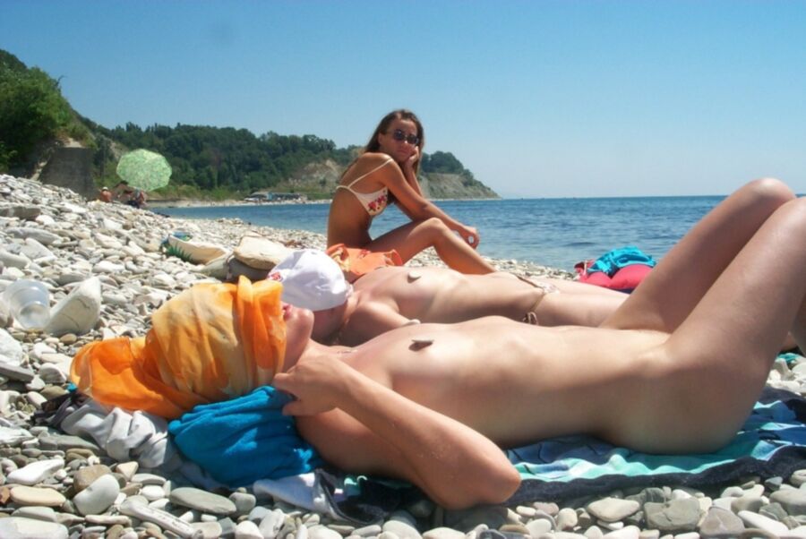 Free porn pics of whats happening at the Beach... 11 of 41 pics