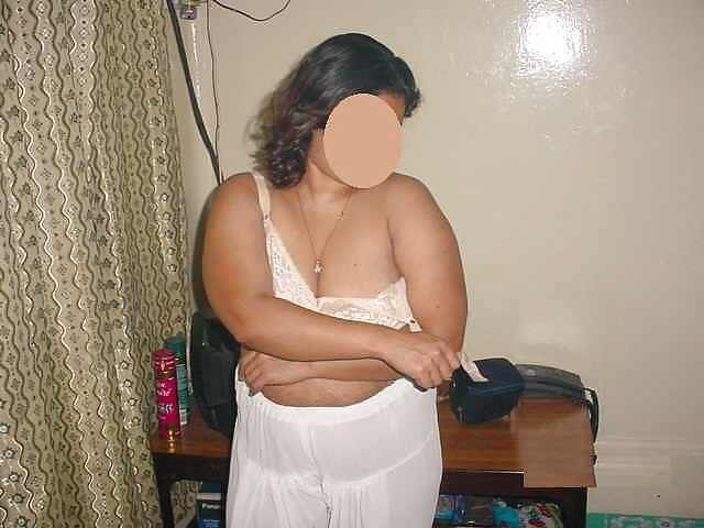 Free porn pics of hoty sardarni housewife   7 of 31 pics