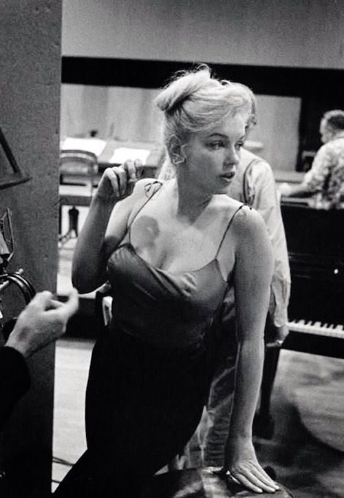 Free porn pics of Marilyn Monroe VIII 12 of 26 pics