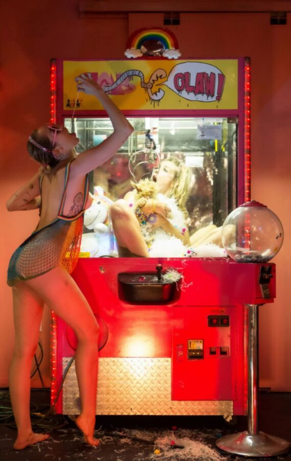Free porn pics of Miley Cyrus Plastik magazine 17 of 18 pics