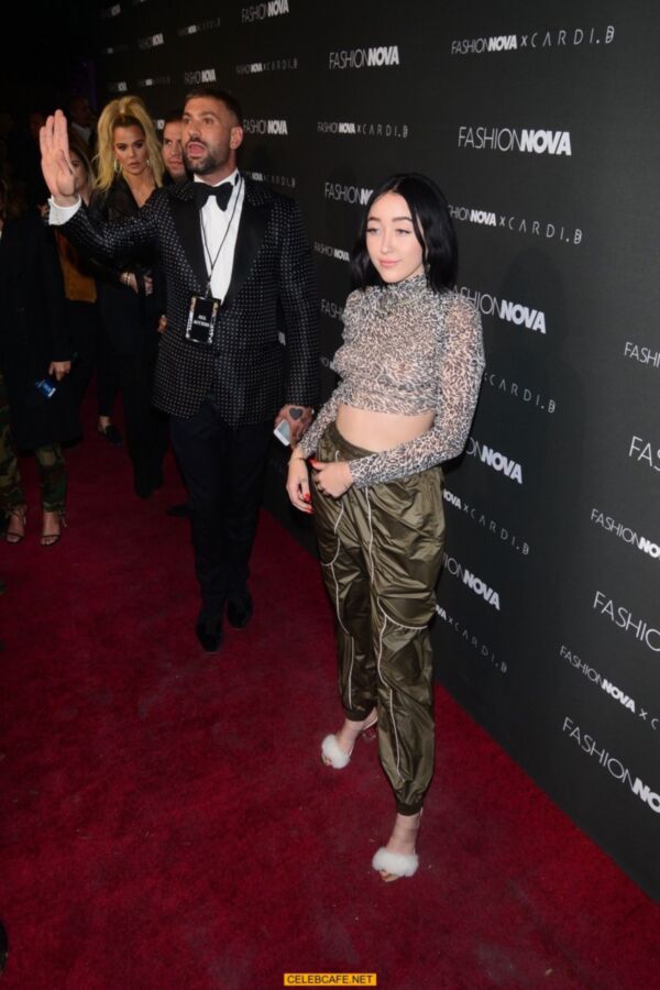 Free porn pics of Noah cyrus 4 of 6 pics