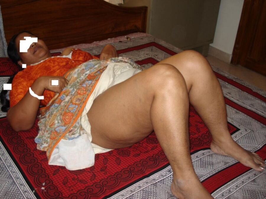 Free porn pics of Indian Wife Nandhini 20 of 292 pics