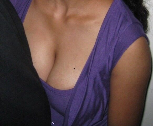 Free porn pics of Desi Wife Renu 22 of 107 pics