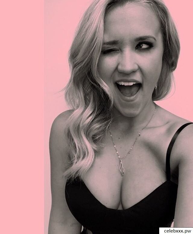 Free porn pics of Emily osment 3 of 4 pics