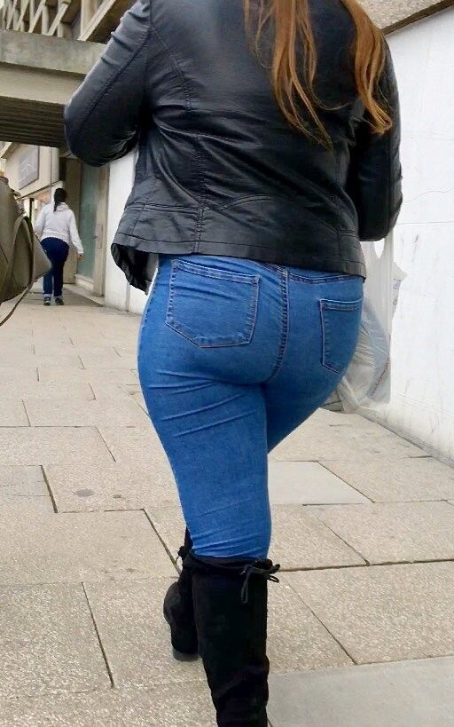 Free porn pics of Plump Ass Milf Walking 3 of 9 pics