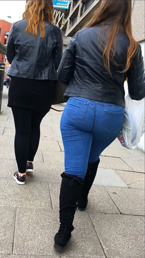 Free porn pics of Plump Ass Milf Walking 1 of 9 pics