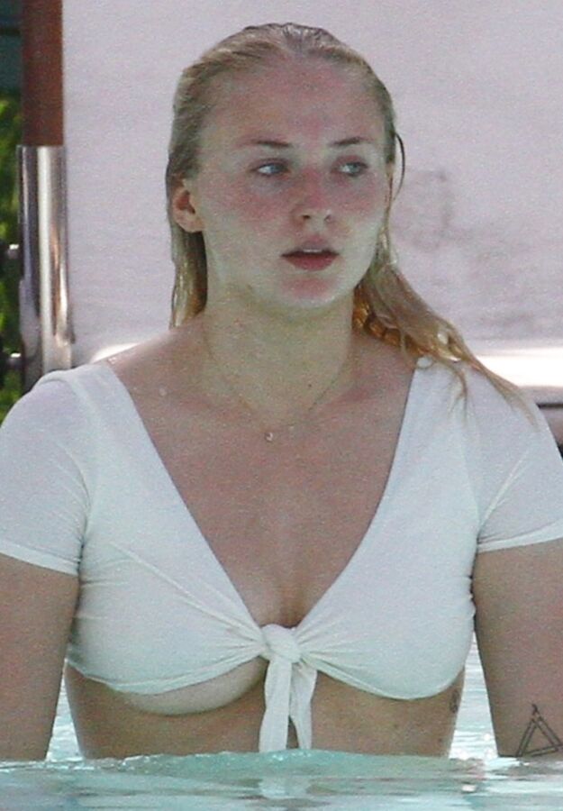 Free porn pics of Sophie turner 6 of 7 pics