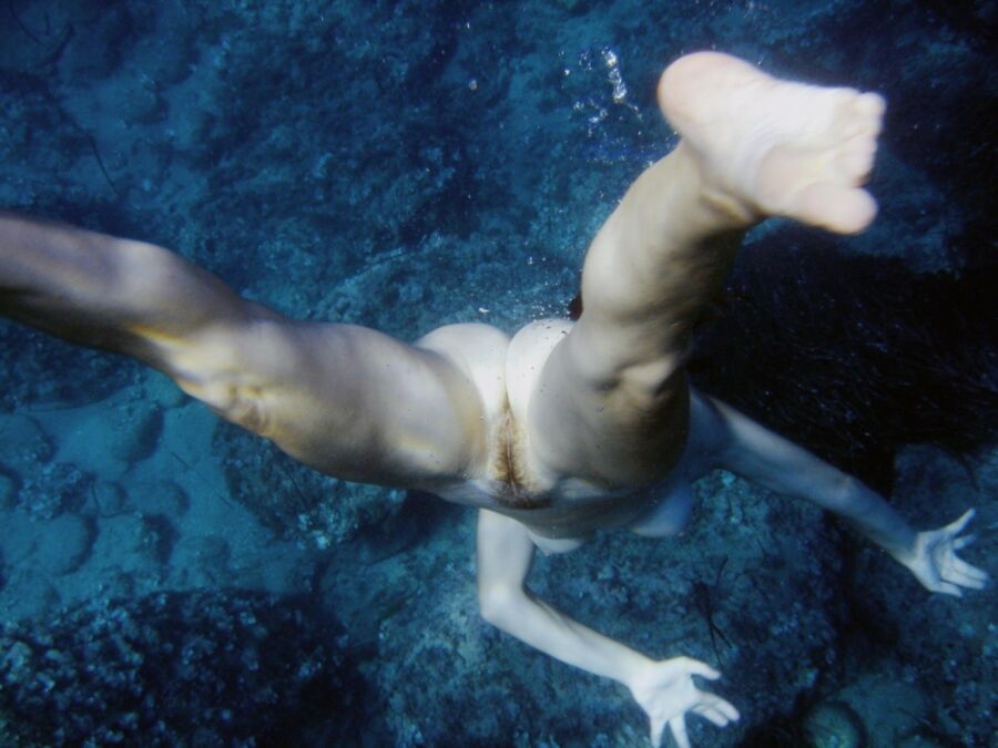 Free porn pics of Underwater nude 12 of 13 pics
