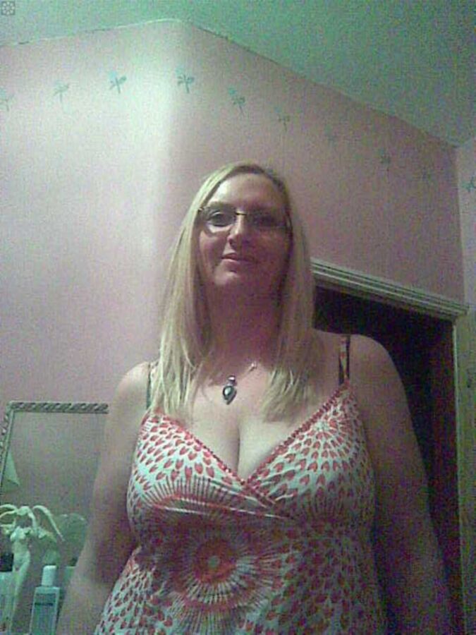 Free porn pics of British BBW milf showing off 2 of 9 pics