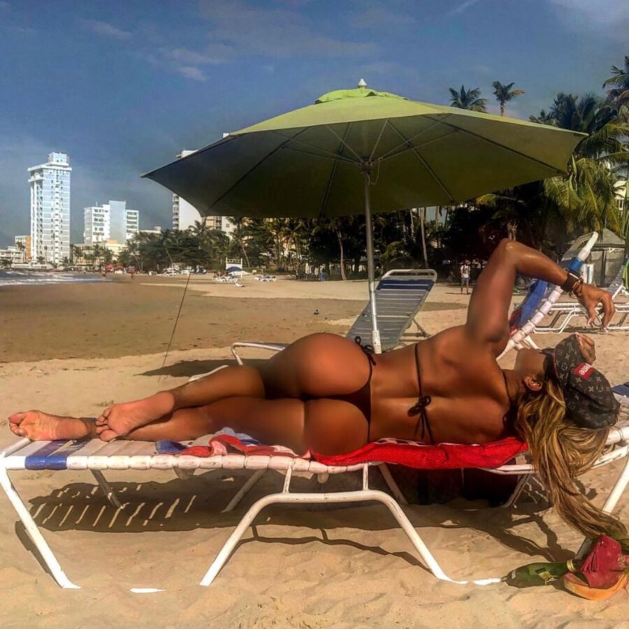 Free porn pics of Maripily Rivera bikini 7 of 20 pics
