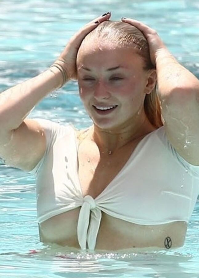 Free porn pics of Sophie turner 5 of 7 pics