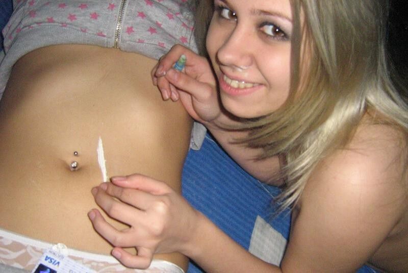 Free porn pics of Amateur Girls Do Some Blow 2 of 5 pics