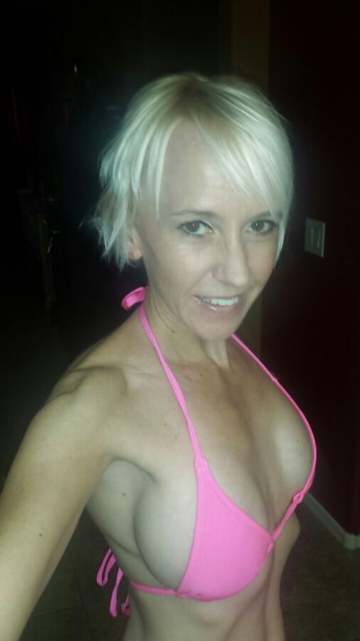 Free porn pics of Excellent short haired mature 18 of 27 pics