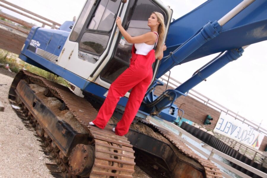 Free porn pics of Carol Goldnerova gets all hot on a JCB 19 of 156 pics