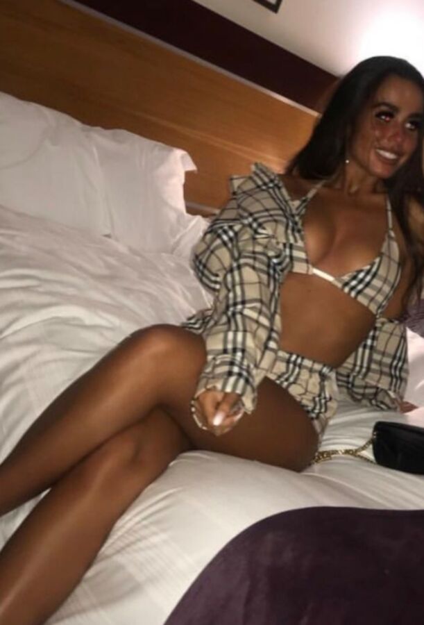 Free porn pics of Joanne despicable pikey chav bitch always showing off  4 of 24 pics