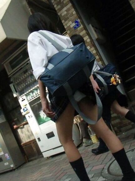 Free porn pics of Japanese schoolgirl skirts 11 of 114 pics