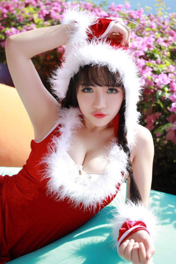 Free porn pics of cute asian xmas teen 7 of 11 pics