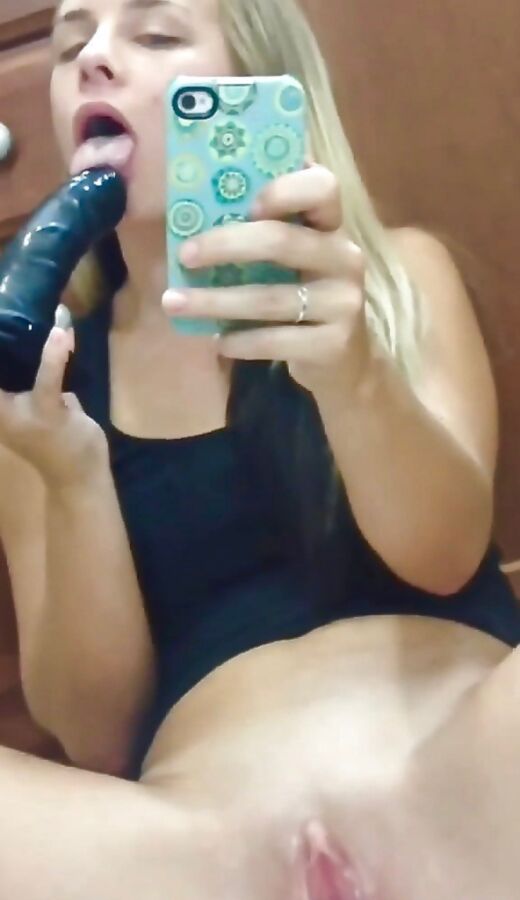 Teen masturbate selfie