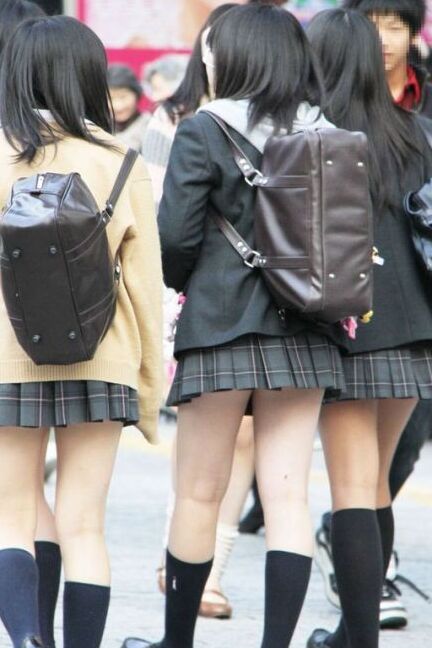 Free porn pics of Japanese schoolgirl skirts 18 of 114 pics