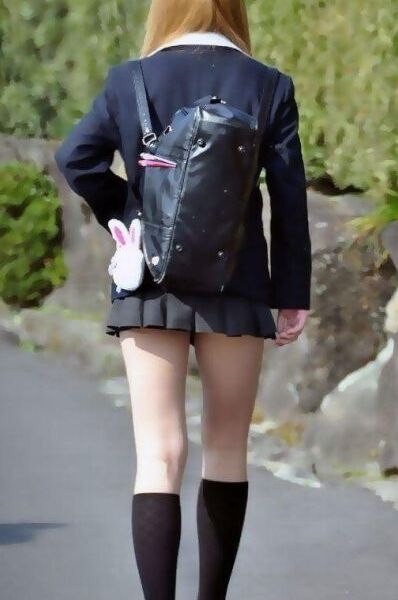 Free porn pics of Japanese schoolgirl skirts 21 of 114 pics
