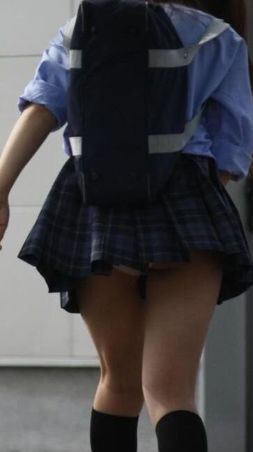 Free porn pics of Japanese schoolgirl skirts 4 of 114 pics