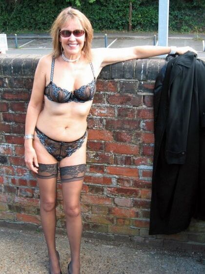 Free porn pics of Mature UK saggy tit MILF Gill of Essex 24 of 60 pics
