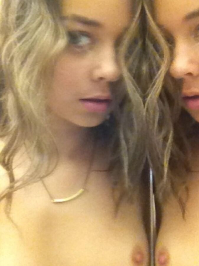 Free porn pics of Sarah Hyland (to be continued) 7 of 19 pics