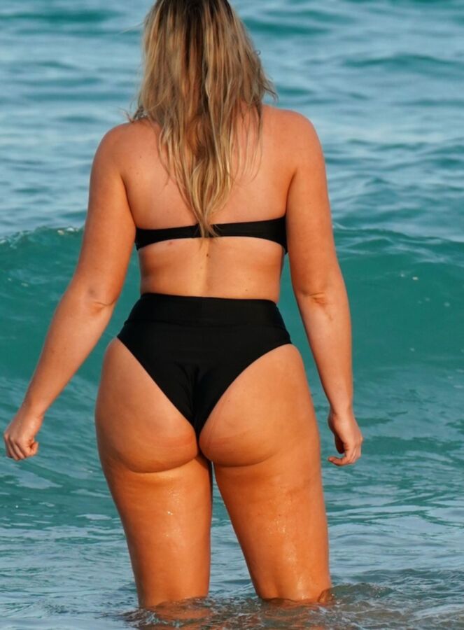 Free porn pics of Iskra Lawrence - British Model shows off her Curves at the Beach 6 of 41 pics