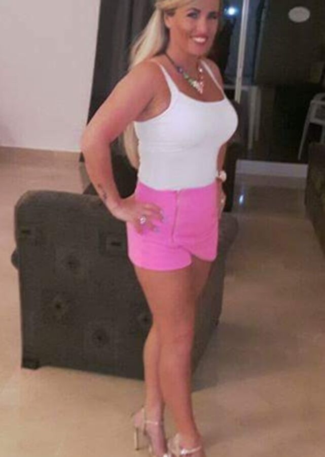 Free porn pics of Tracy cheap trashy Chav MILF scum what a role model haha 15 of 23 pics