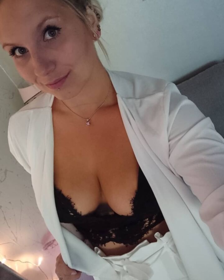 Free porn pics of Busty Amateur Blonde proud of her cleavage 3 of 48 pics