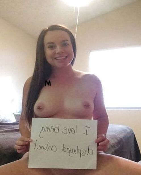 Free porn pics of naked slave holds signs up for her Master 6 of 6 pics