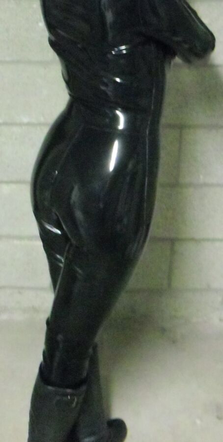 Free porn pics of Catwoman bound in Latex 1 of 46 pics