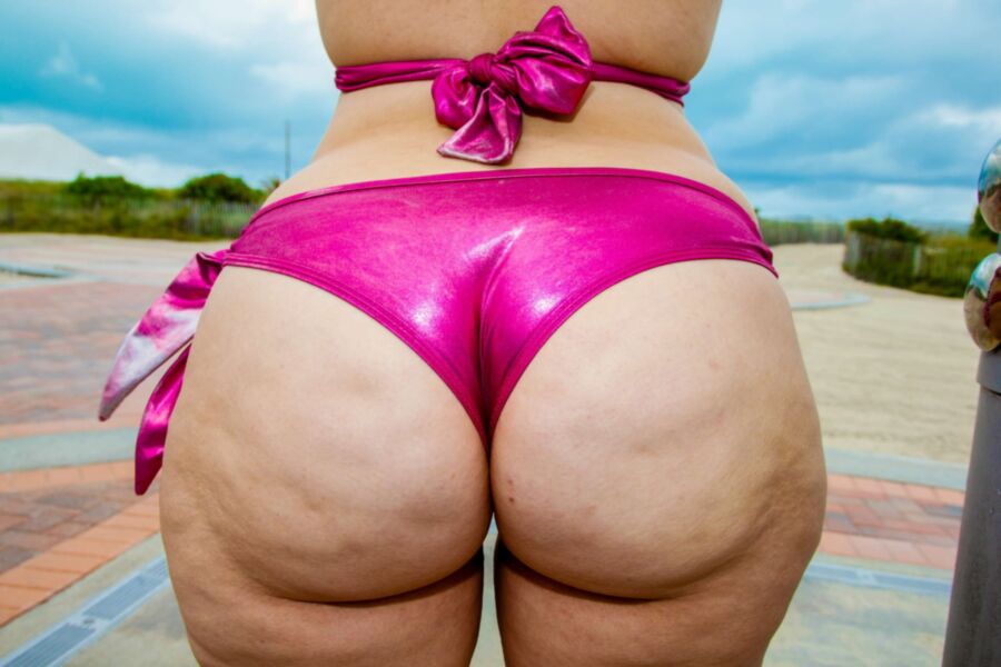 Free porn pics of Mazzaratie Monica - shiny pink swimsuit beach-time 6 of 28 pics