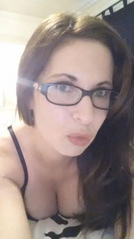 Free porn pics of Glasses and a nice body 3 of 19 pics
