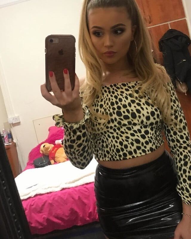 Free porn pics of Chav Holly looking for a home to wreck 21 of 46 pics