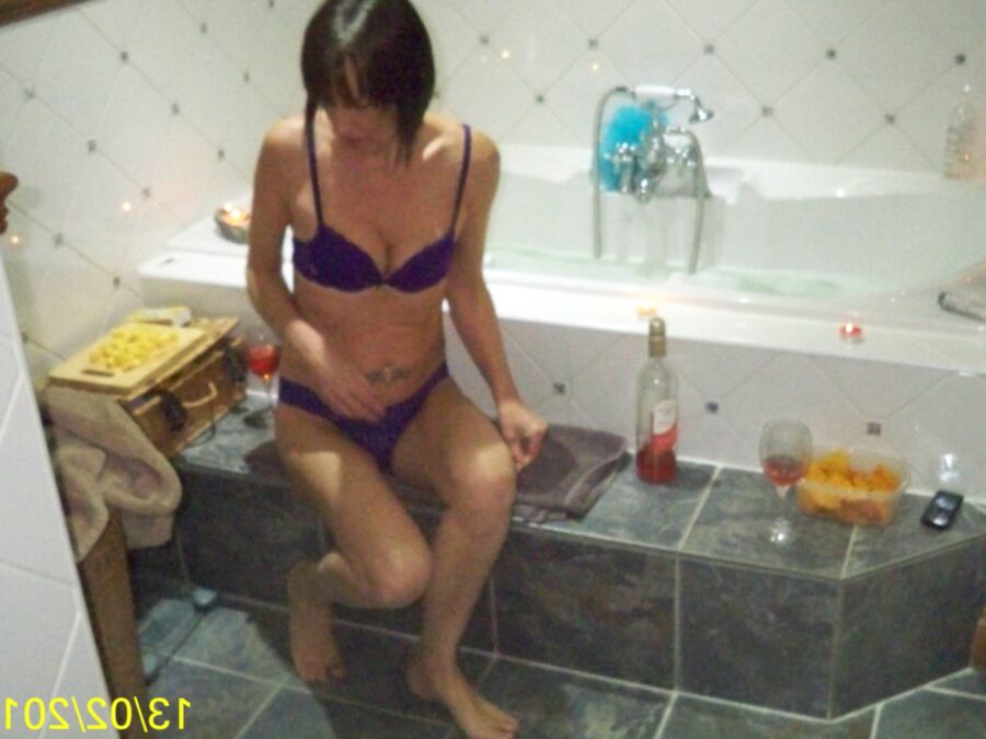 Free porn pics of Bathtime with cousin 3 of 21 pics