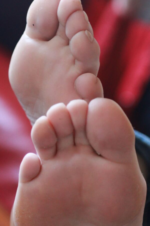 Free porn pics of Sentir ses pieds odorants - Sniff his smelly feet 8 of 218 pics