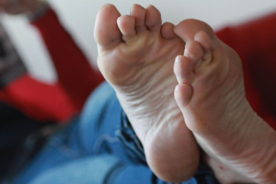 Free porn pics of Sentir ses pieds odorants - Sniff his smelly feet 21 of 218 pics