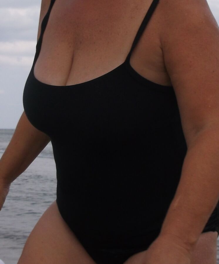 Free porn pics of Wife at the Beach 1 of 7 pics