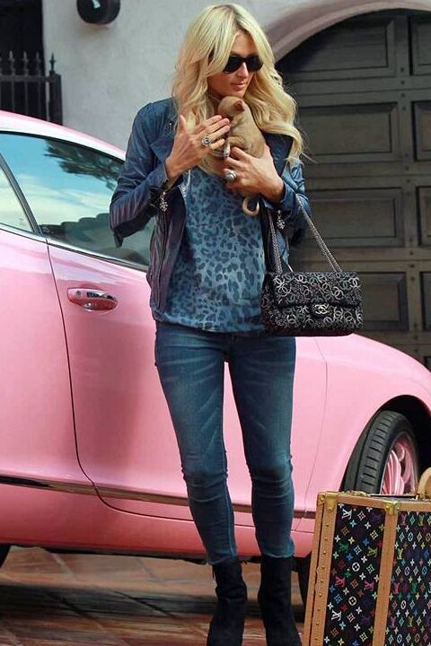 Free porn pics of Paris Hilton wearing blue jeans 10 of 10 pics