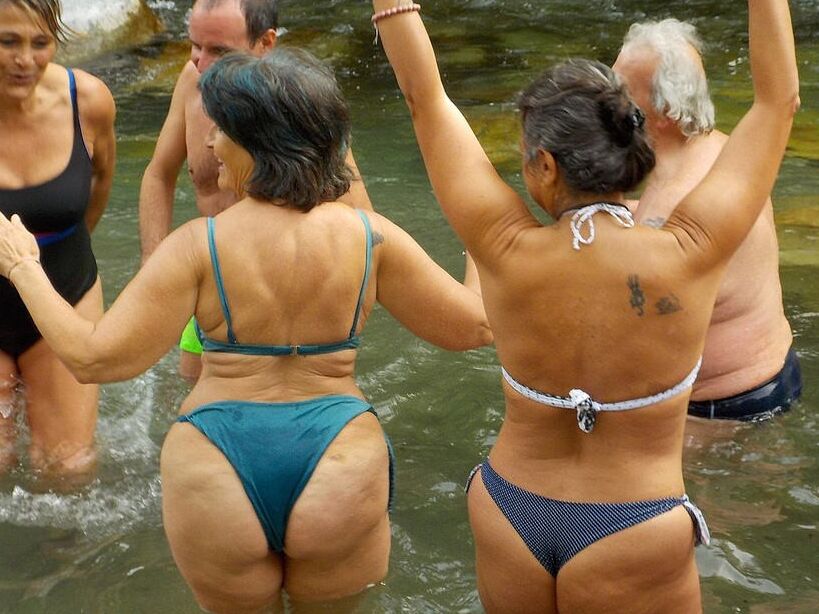 Free porn pics of Italian Mature and Granny at The Beach (ass special) 5 of 22 pics