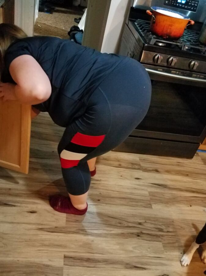 Free porn pics of My moms thick booty 2 of 4 pics