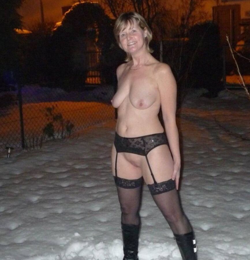 Free porn pics of more proud natural women braving colder weather  10 of 36 pics