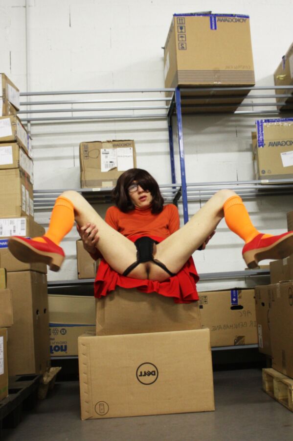 Free porn pics of Cosplay trap Velma in warehouse 7 of 12 pics
