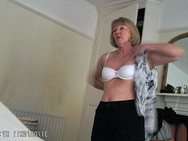 Free porn pics of Mature UK MILF Valerie Marie of Horsham shows all 16 of 28 pics