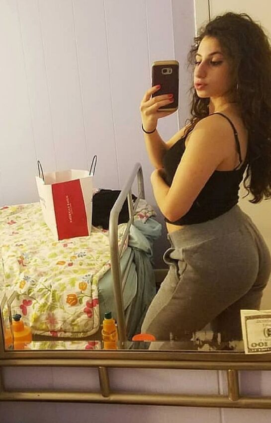Free porn pics of Jewish snow bunny with round ass selfie 5 of 31 pics