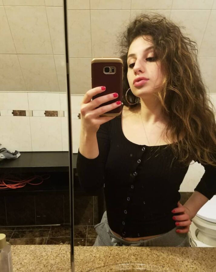 Free porn pics of Jewish snow bunny with round ass selfie 1 of 31 pics