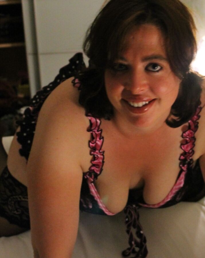 Free porn pics of Chubby MILF Slut Susan 24 of 129 pics